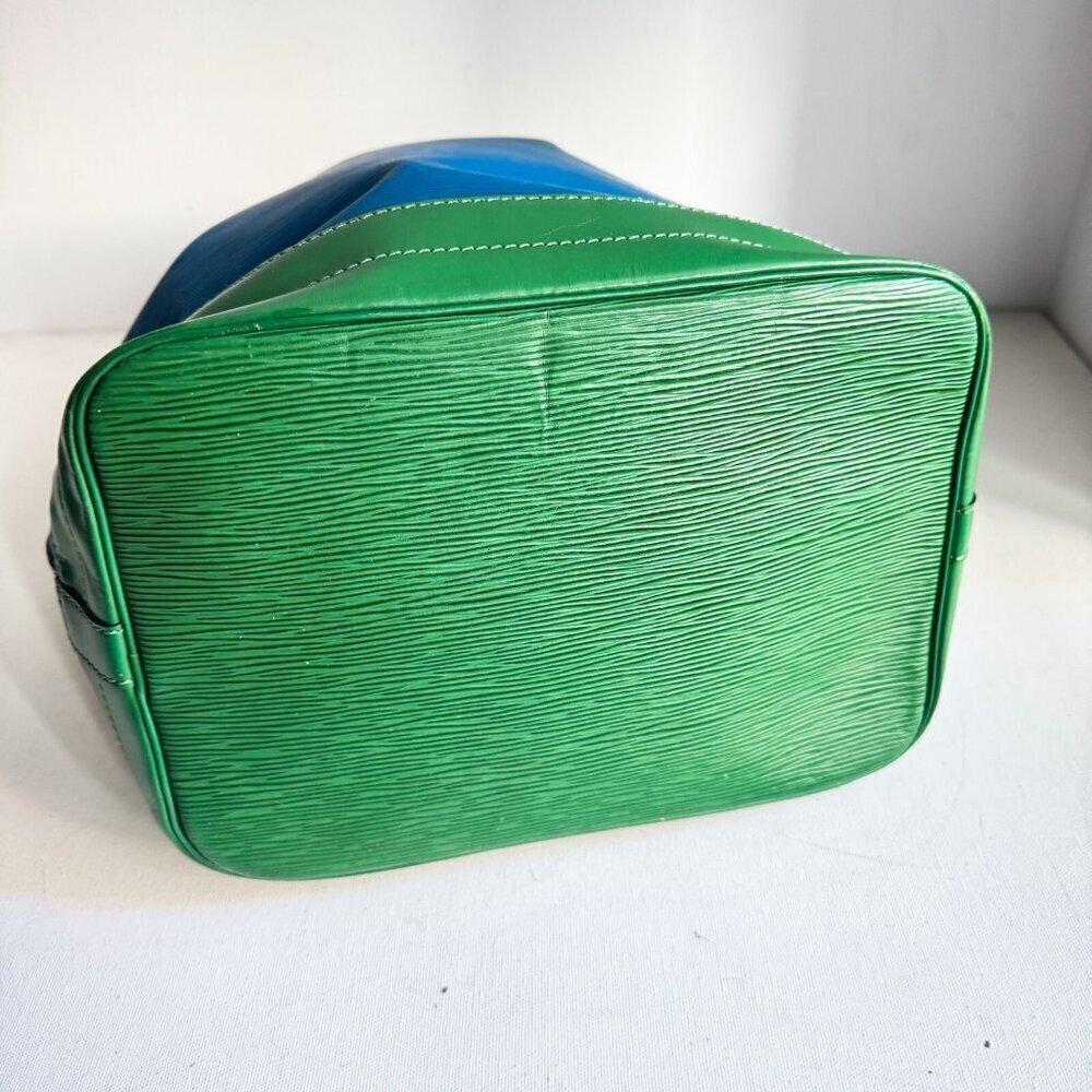Louis Vouitton 1995 Noé Blue Green Bicolour Epi Leather Drawstring Bucket Bag. - Picture 13 of 13